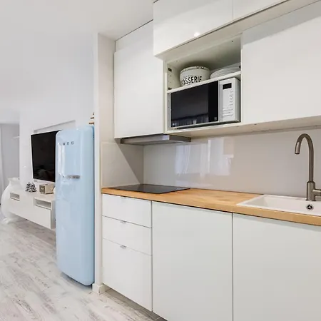 Luxury Apartment *